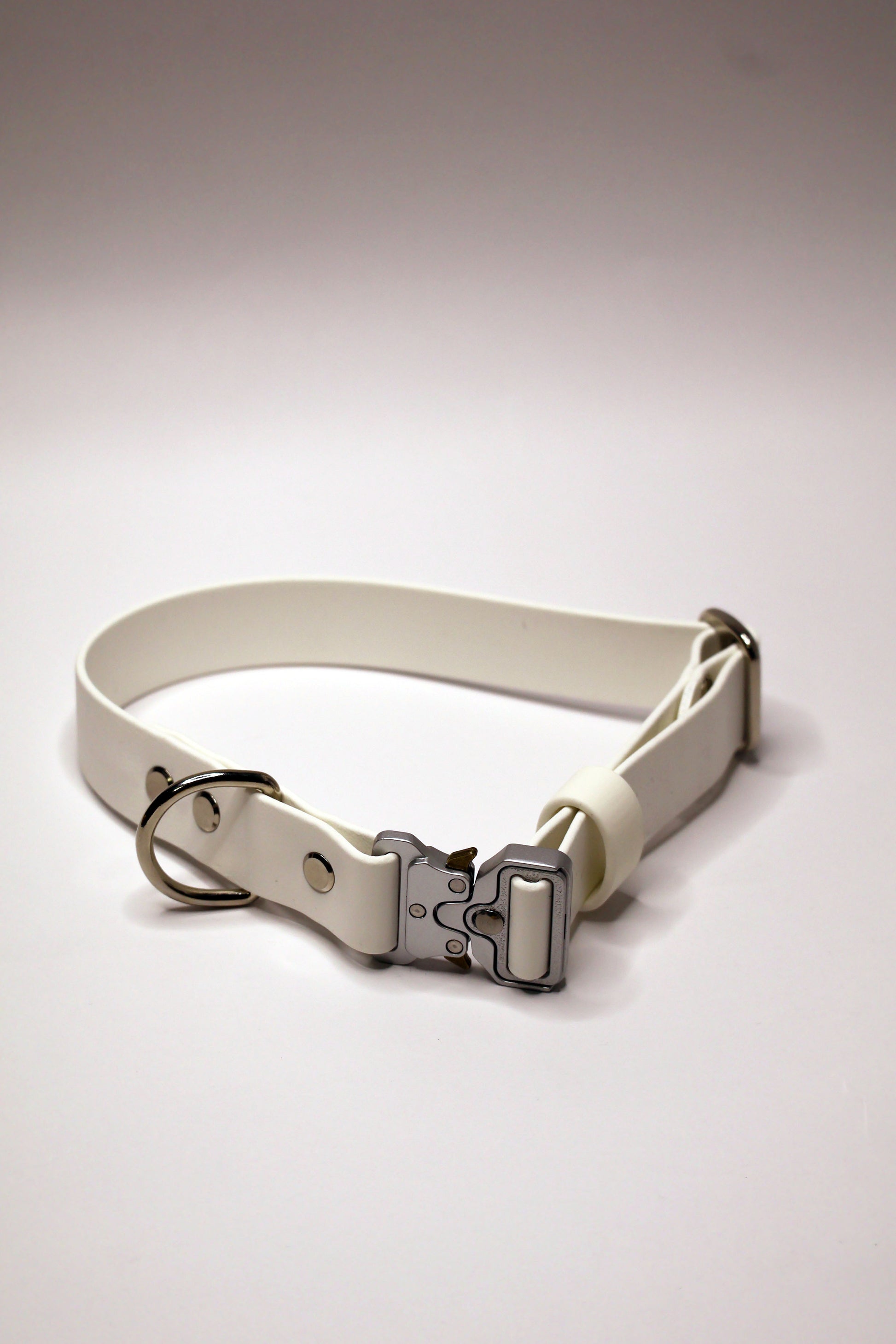 Catarama tip Cobra pusa pe o zgarda reglabila