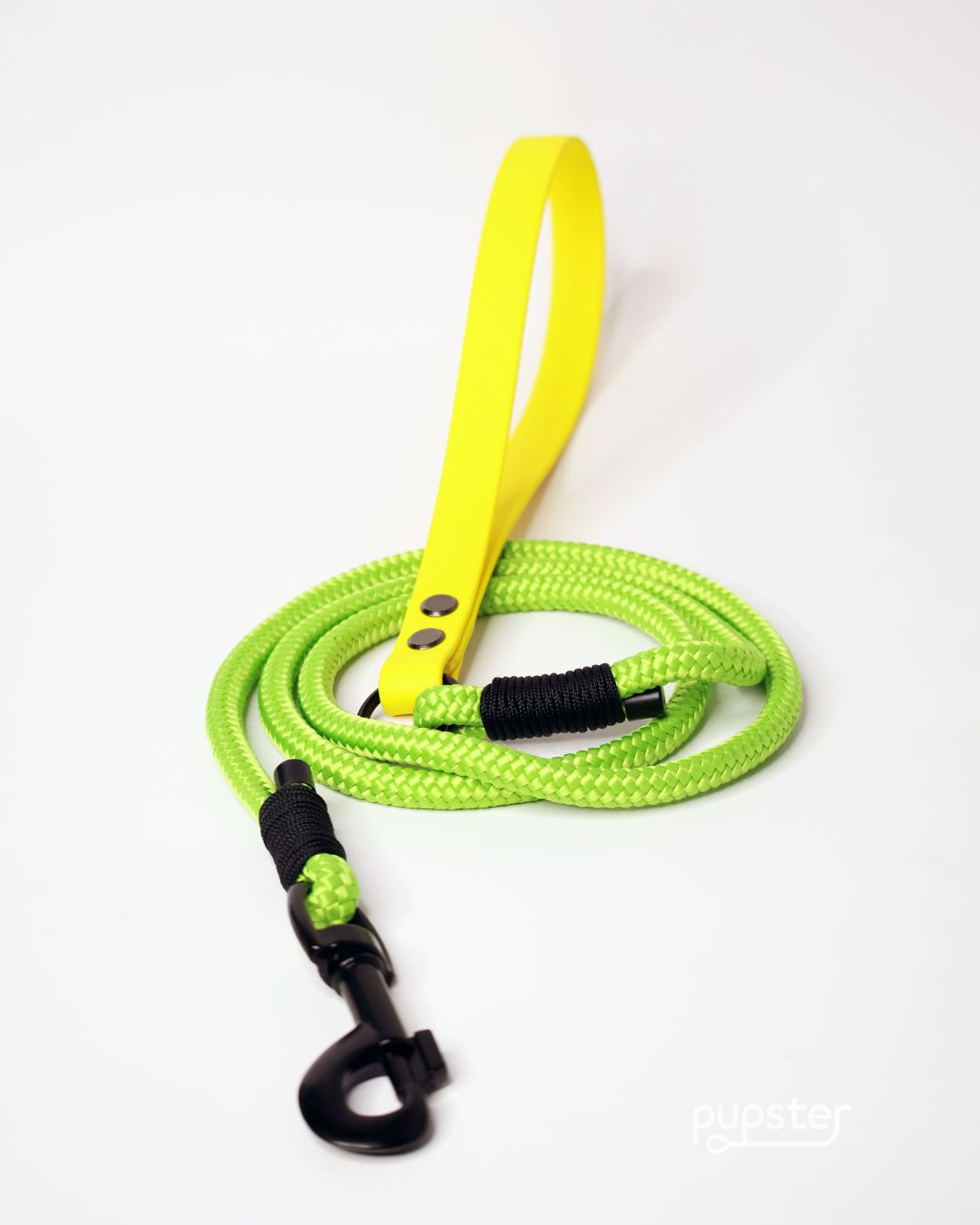Lesa din sfoara verde si maner galben din biothane. Pentru plimbare cu cainele
