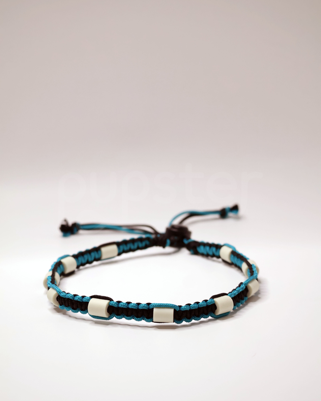 Colier antiparazitar dar si decorativ cu margele ceramice EM®, cu impletitura din paracord