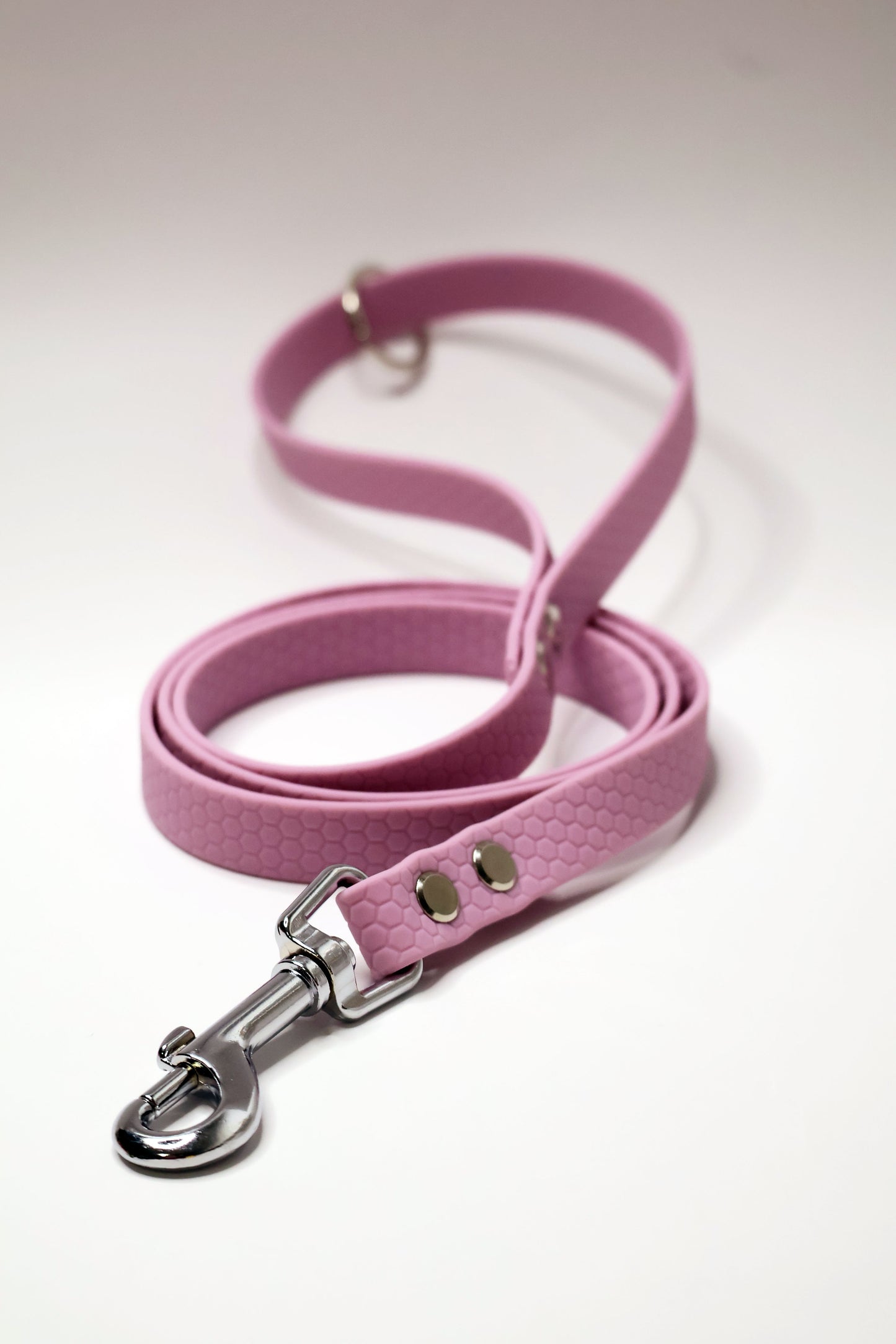 Lesa roz pentru catelusi rasfatati, materialul este hexa si se curata repede