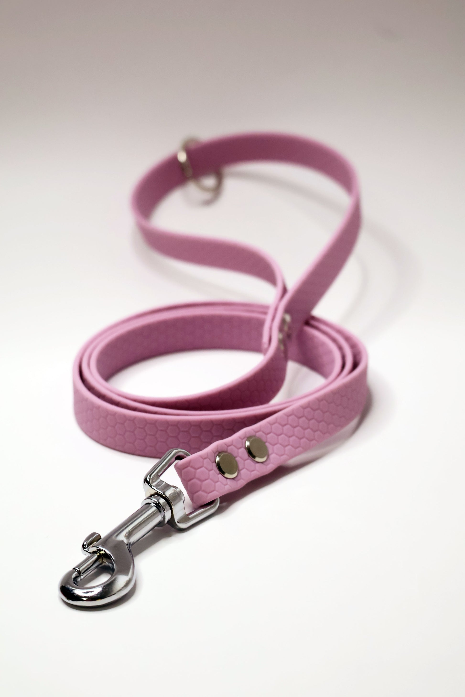 Lesa roz pentru catelusi rasfatati, materialul este hexa si se curata repede