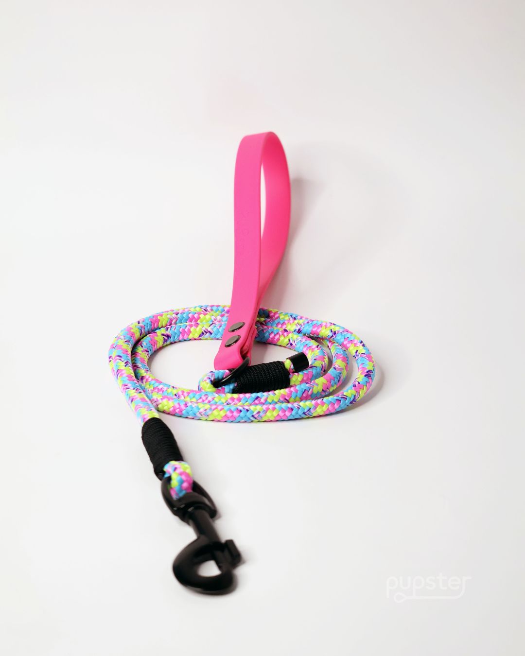 Lesa multicolora din biothane si sfoara cu carabina neagra.