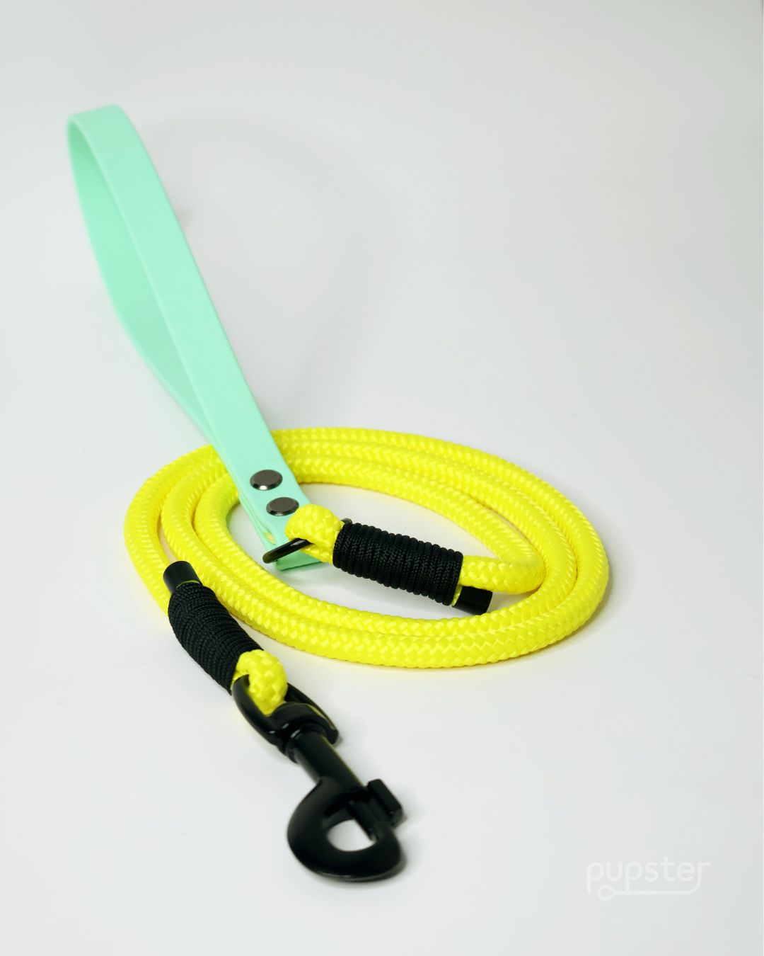 Lesa din textil galben cu maner din biothane pentru plimbari cu cainele